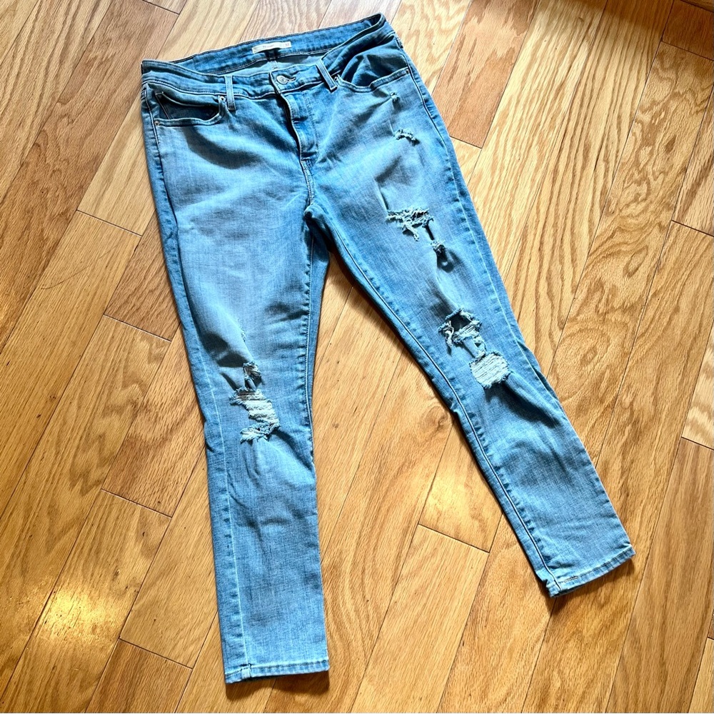 Levi’s- 711 Skinny Jeans, Light Wash Size 32 with Distressing